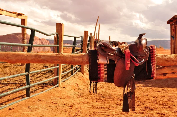 Navajo-Pferdesättel — Stockfoto