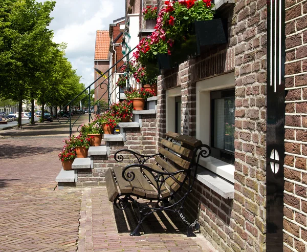 Bench for Dutch canal house — Stock Photo, Image