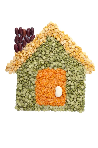 Sortierte Bohnen bilden ein Haus — Stockfoto