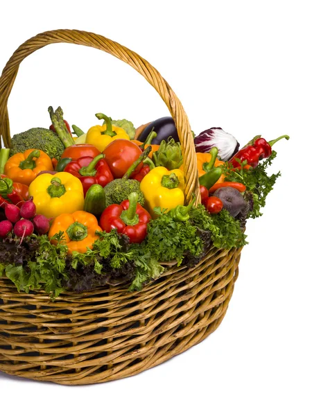 Korg arrangemang full av grönsaker — Stockfoto