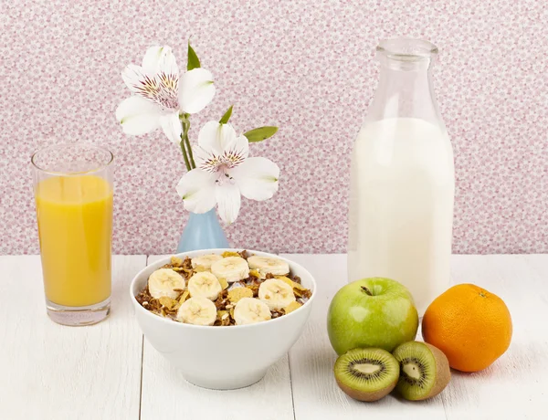 Cereal with fruits — Stock Photo, Image