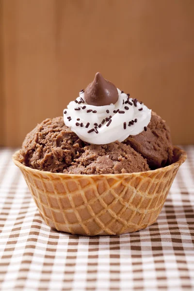 Cône de crème glacée chocolat — Photo