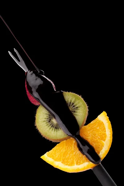 Frutas com chocolate fundido revestido — Fotografia de Stock