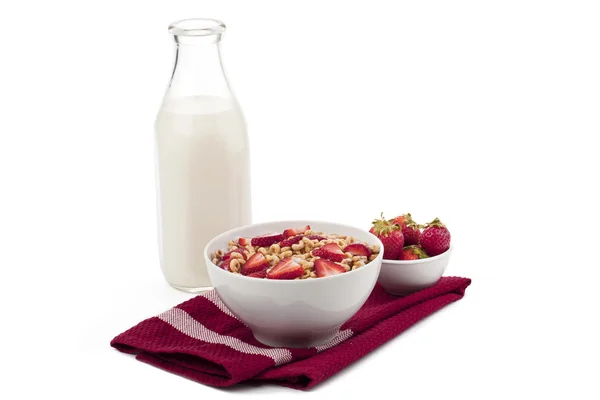 Fruitige ontbijtgranen met melk — Stockfoto