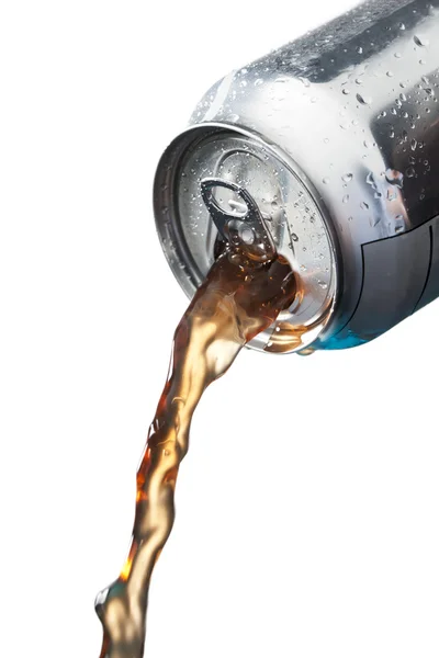 Derramando refrigerantes em lata — Fotografia de Stock