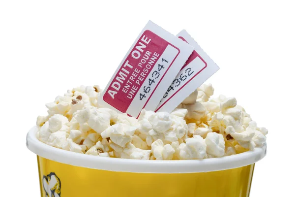 Popcorn dobroty a film vstupenky — Stock fotografie