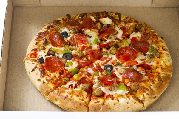 Pizza på låda — Stockfoto