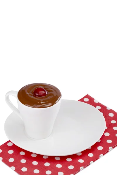 Erdbeere in einer Tasse geschmolzener Schokolade — Stockfoto