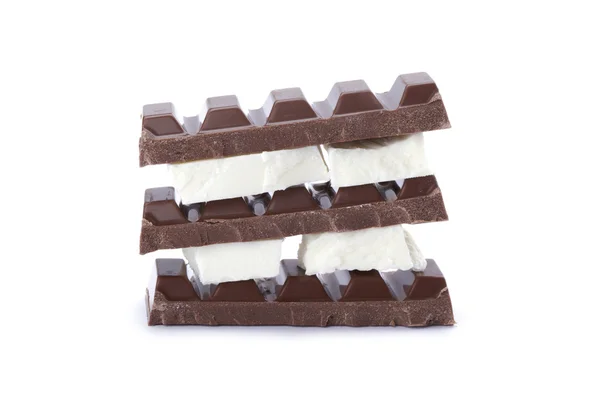 Pilha de chocolate branco e marrom — Fotografia de Stock