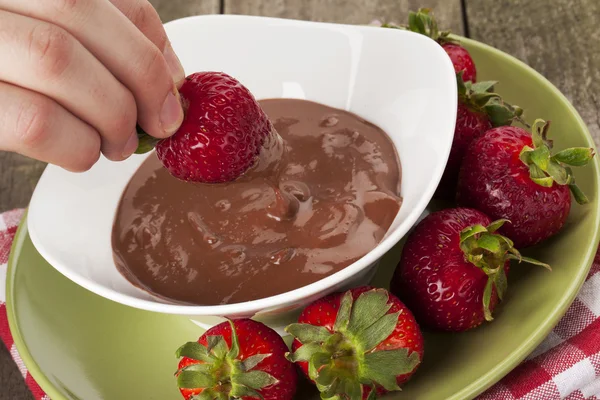 Trempette aux fraises et chocolat — Photo