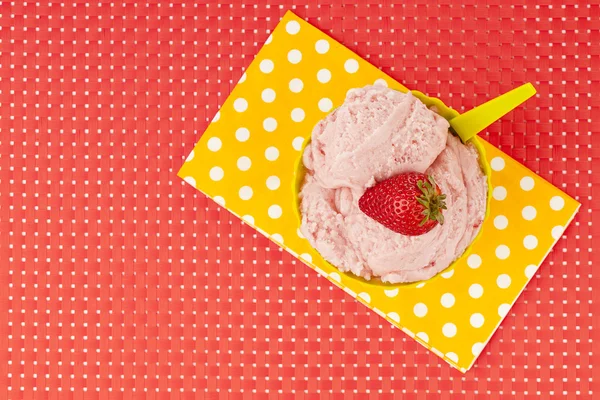 顶视图草莓冰淇淋 — 图库照片