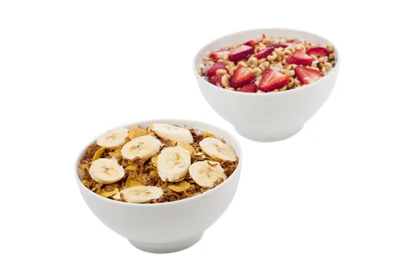 Dos tazones de cereal con diferentes frutas — Foto de Stock