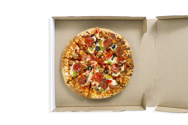 Blick von oben auf die Pizza im Karton — Stockfoto
