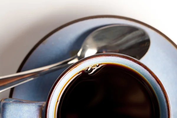 Kaffeebecher mit Löffel — Stockfoto
