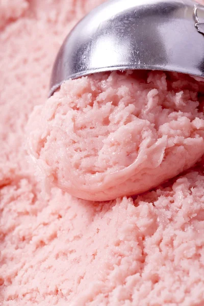 Свіже полуничне морозиво — стокове фото