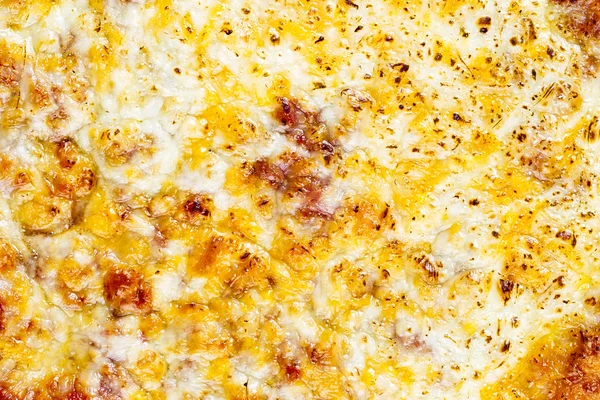 Tam kare çekim bir peynirli pizza — Stok fotoğraf