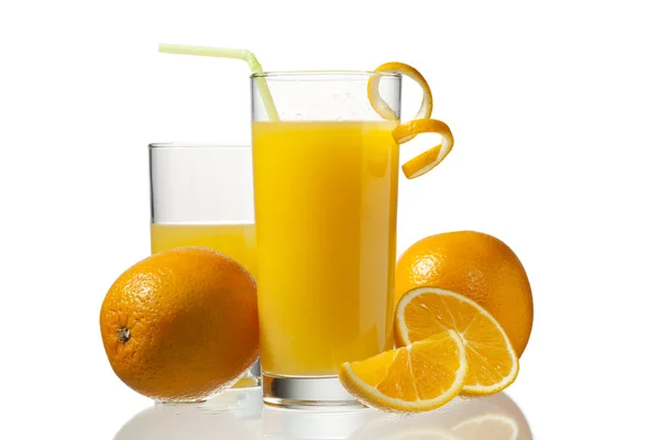 Immagine di fetta d'arancia con arancia in vetro — Foto Stock