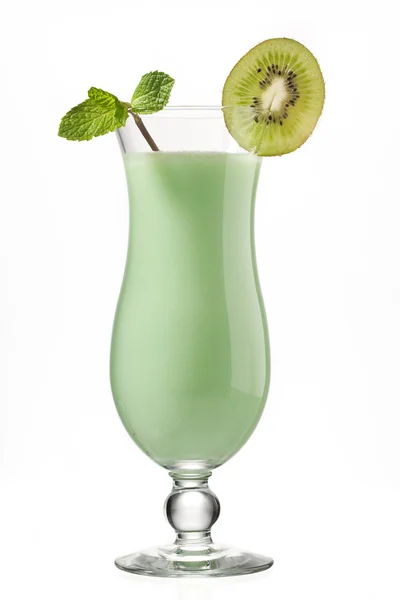Kiwi juice med skiva kiwi och pepparmynta — Stockfoto