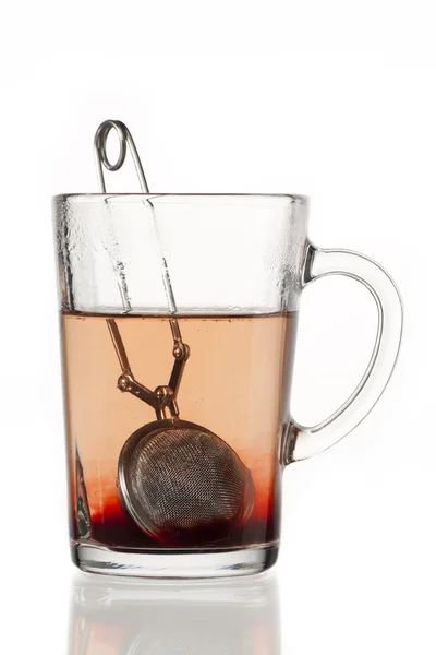Caneca de chá com infusor de chá — Fotografia de Stock
