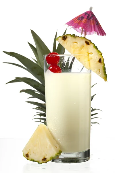 Крупный план ананасового молочного коктейля — стоковое фото