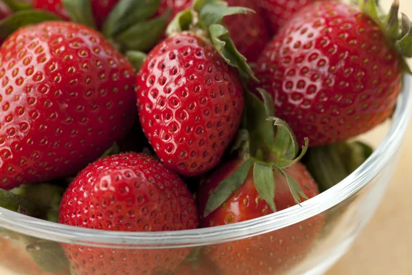 Skott av jordgubbar i skål — Stockfoto