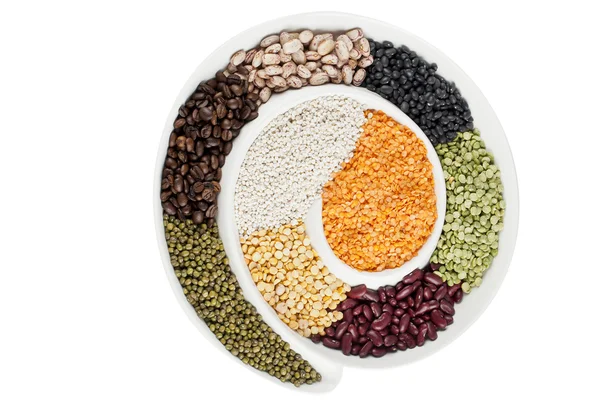 Pohled shora podobu nejrůznějších fazole v kruhové misky — Stock fotografie