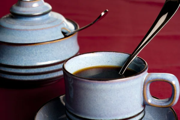 コーヒーのマグカップと砂糖の jar ファイル — ストック写真