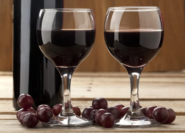 Вино с виноградом — стоковое фото