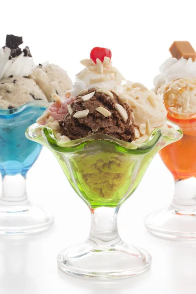 トッピング カップ アイスクリーム — ストック写真