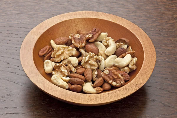 Mísa rozmanitých ořechů — Stock fotografie