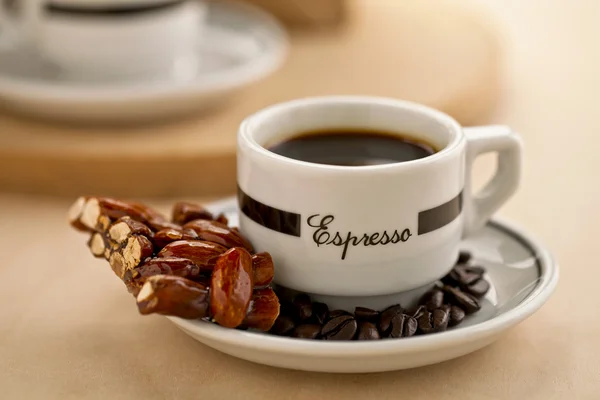 Tatlı fındıklı kahve demlemek — Stok fotoğraf