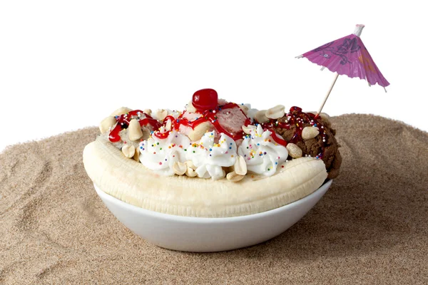 A plate with banana spit sundae and whipped cream top with cherry — Stock Photo, Image