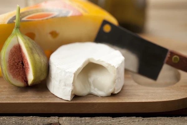 Sýr a obr ovoce — Stock fotografie