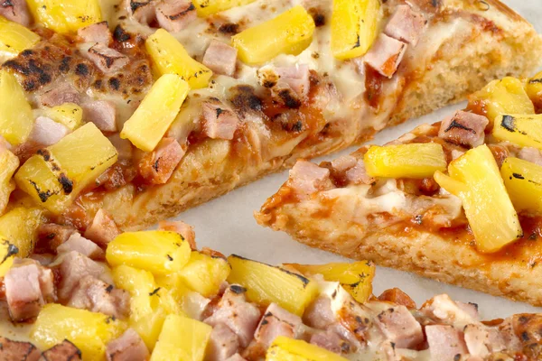 Close up image of hawaiian pizza — Stock Photo, Image