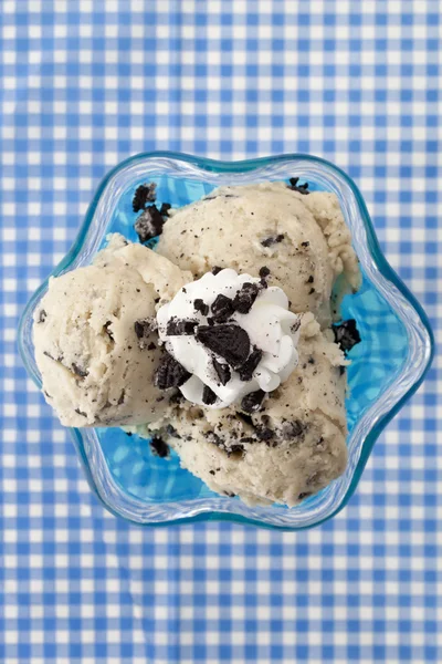 Overhead schot van een cookies en crème ijs — Stockfoto