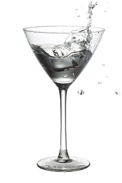 Cubo de hielo en martini — Foto de Stock