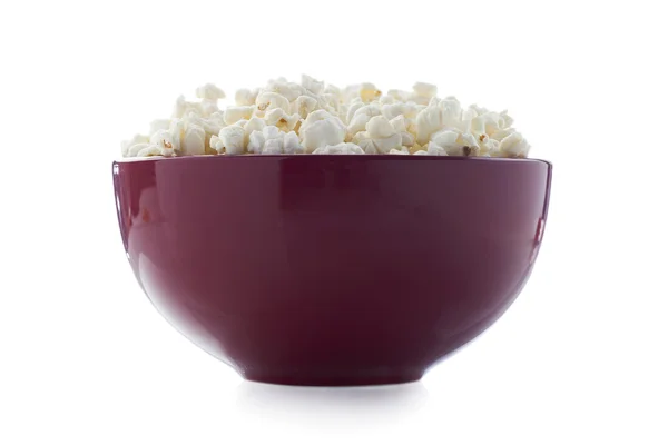 Popcorn in roter Schüssel — Stockfoto