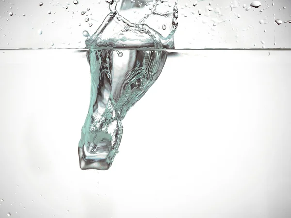 Przelewanie z czystej wody — Zdjęcie stockowe
