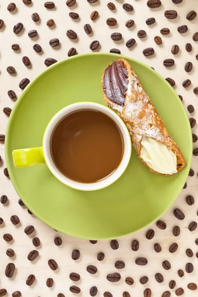 Vista superior de um café com pão — Fotografia de Stock