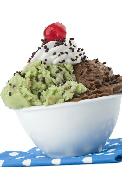 巧克力和薄荷冰淇淋的浇头 — 图库照片