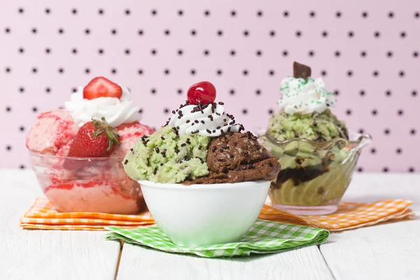 Три вкуса мороженого на миске Стоковое Фото