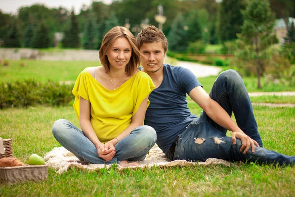 Young beautiful pregnant woman with young man — Stock Photo, Image
