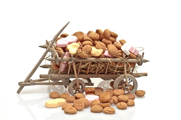 Gamla vagn full av ingefära nötter — Stockfoto