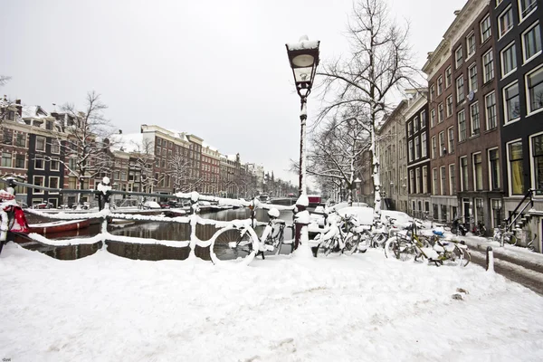 Snowy Amsterdam w Holandii — Zdjęcie stockowe