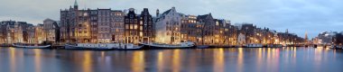 panoramik alacakaranlıkta Hollanda Amsterdam