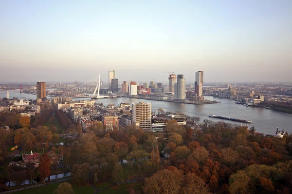 Vista sobre Rotterdam con el río Mosa en los Países Bajos —  Fotos de Stock