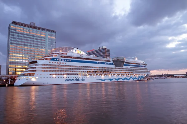 Enorme crucero — Foto de Stock