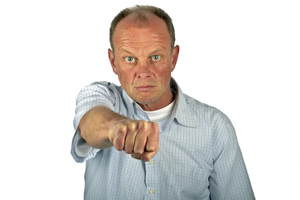 Агрессивный человек показывает свой кулак — стоковое фото
