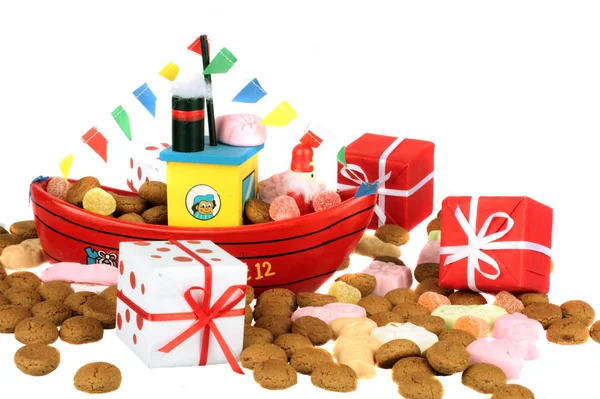 Ångbåt från jultomten med gingernuts och presenterar — Stockfoto