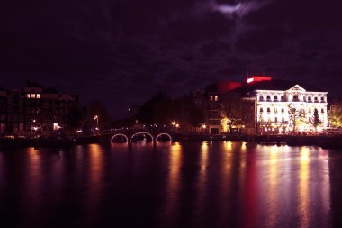 leidsegracht-keizer sgracht gece Hollanda'nın amsterdam